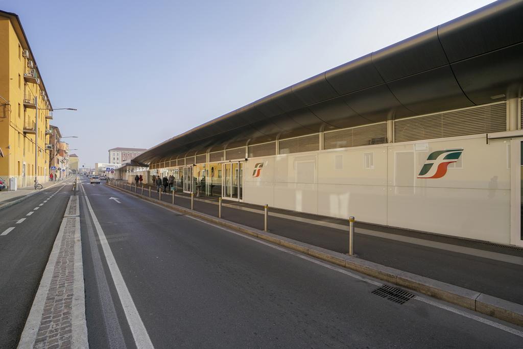 Residence Railway By Studio Vita Bolonia Zewnętrze zdjęcie